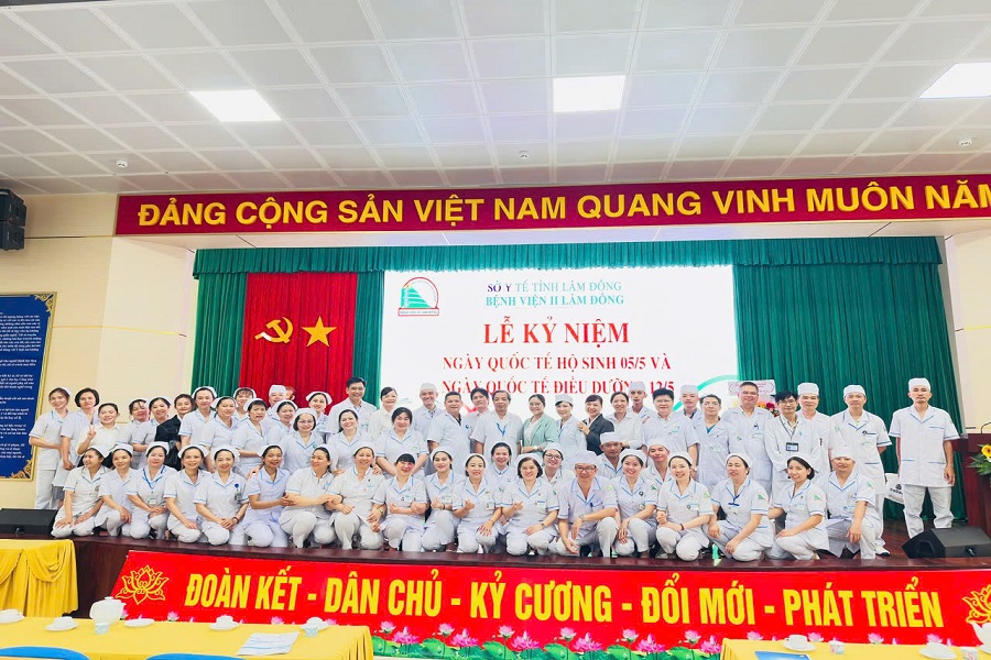 Tôn vinh những “người giữ lửa” thầm lặng nơi bệnh viện