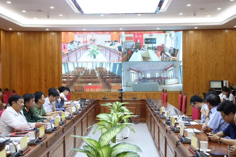 Buổi làm việc được tổ chức trực tiếp và kết nối trực tuyến với một số xã có dự án triển khai Buổi làm việc được tổ chức trực tiếp và kết nối trực tuyến với một số xã có dự án triển khai