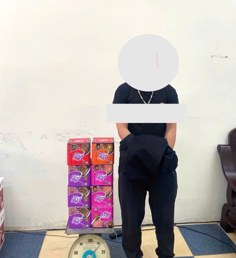 Cao Bằng: Bắt giữ đối tượng vận chuyển 12,2kg pháo nổ trái phép tại cửa khẩu Tà Lùng