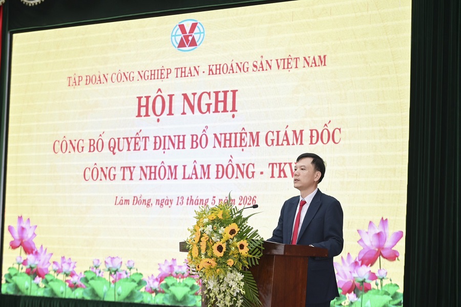 Đồng ch&iacute; Nguyễn Đức Th&aacute;i - B&iacute; thư Đảng ủy, Gi&aacute;m đốc ph&aacute;t biểu tại hội nghị