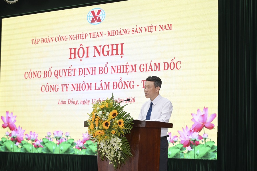 Đồng ch&iacute; Nguyễn Quốc Tuấn - UVBTV, Trưởng ban TCNS TKV ph&aacute;t biểu tại Hội nghị