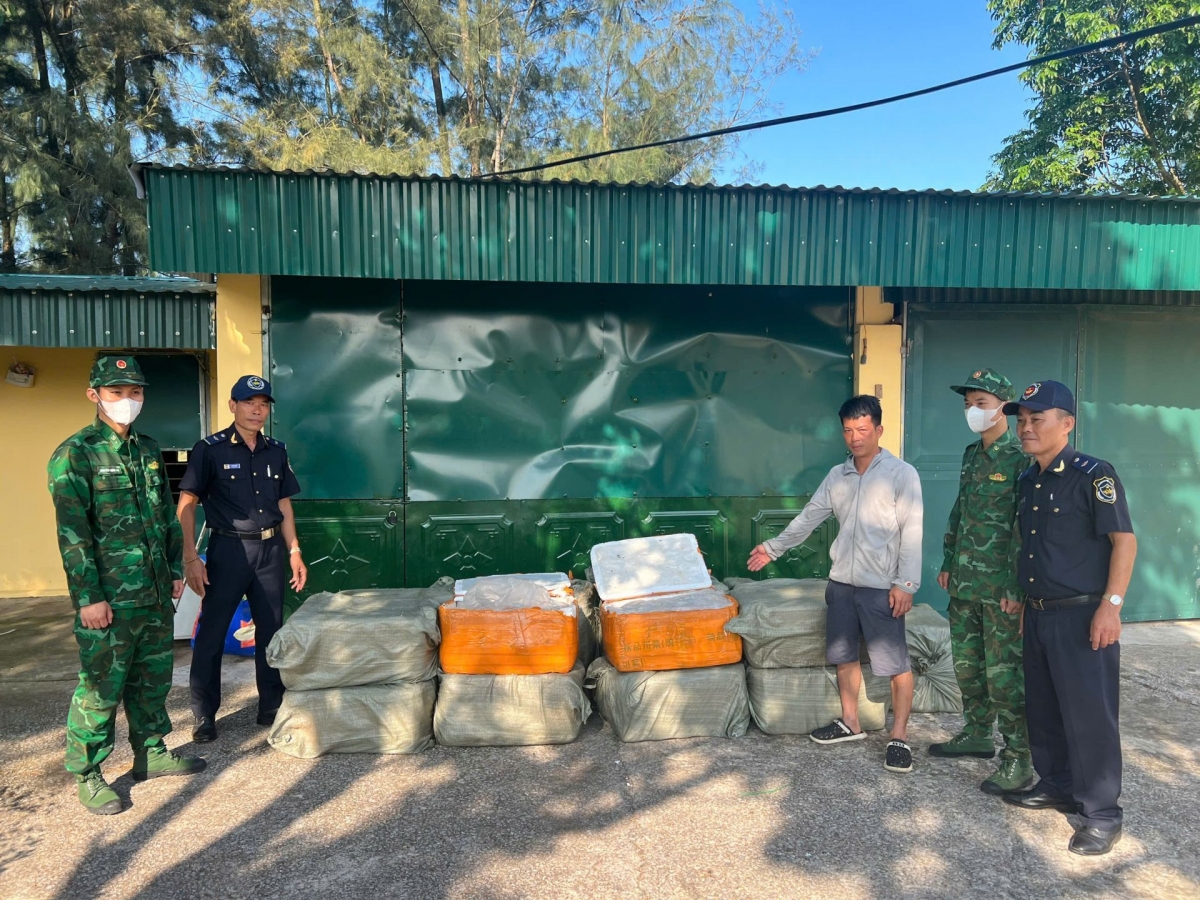 Bộ đội Biên phòng tỉnh Quảng Ninh: Bắt giữ nhiều vụ vận chuyển thực phẩm không rõ nguồn gốc