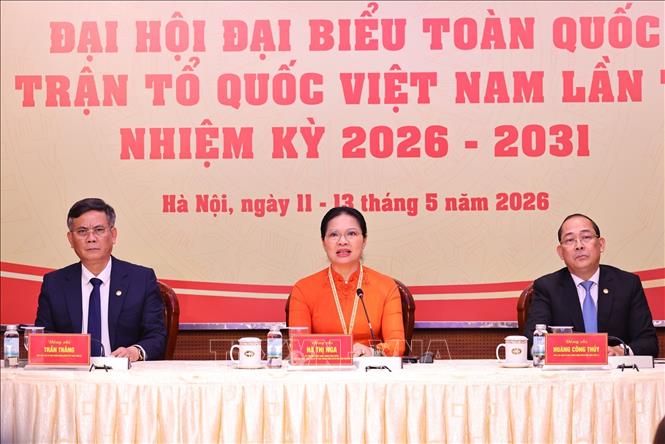 Đồng ch&iacute; H&agrave; Thị Nga, Ủy vi&ecirc;n Trung ương Đảng, Ph&oacute; Chủ tịch - Tổng Thư k&yacute; UBTƯ MTTQ Việt Nam trả lời c&aacute;c c&acirc;u hỏi của ph&oacute;ng vi&ecirc;n. Ảnh: Minh Đức/TTXVN