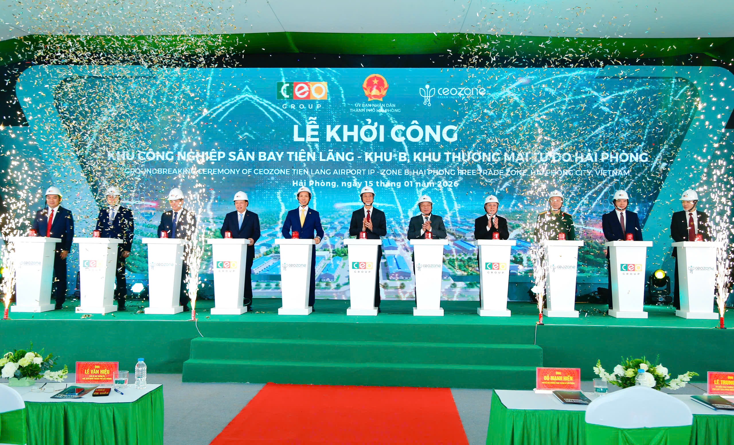 Các đại biểu thực hiện nghi thức khởi công Dự án Đầu tư xây dựng và kinh doanh kết cấu hạ tầng Khu công nghiệp Sân bay Tiên Lãng - Khu B. Các đại biểu thực hiện nghi thức khởi công Dự án Đầu tư xây dựng và kinh doanh kết cấu hạ tầng Khu công nghiệp Sân bay Tiên Lãng - Khu B.