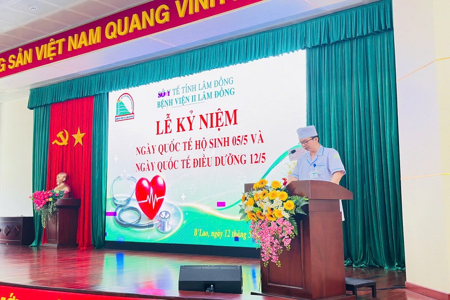Ông Đoàn Văn Mệnh – Chi hội trưởng Chi hội Điều dưỡng Bệnh viện đã ôn lại truyền thống ngành Điều dưỡng Việt Nam, cùng nhìn lại chặng đường hình thành và phát triển của ngành điều dưỡng tại Bệnh viện II Lâm Đồng Ông Đoàn Văn Mệnh – Chi hội trưởng Chi hội Điều dưỡng Bệnh viện đã ôn lại truyền thống ngành Điều dưỡng Việt Nam, cùng nhìn lại chặng đường hình thành và phát triển của ngành điều dưỡng tại Bệnh viện II Lâm Đồng