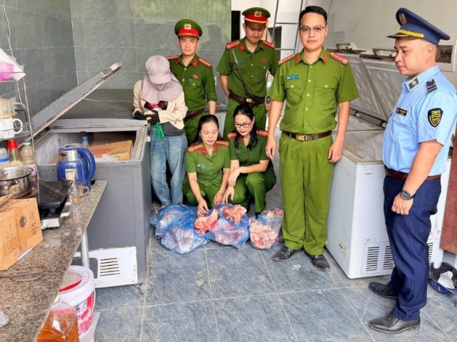 Nghệ An: Đội QLTT số 10 xử lý nhiều cơ sở vi phạm an toàn thực phẩm trong tháng cao điểm