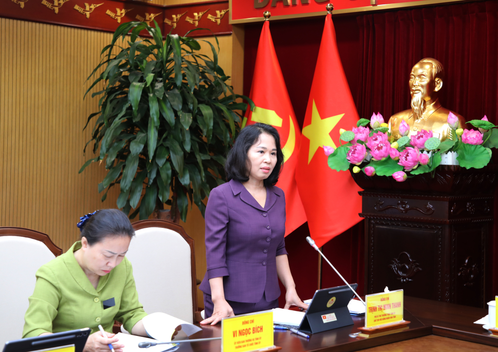 B&agrave; Trịnh Thị Minh Thanh, Ph&oacute; B&iacute; thư Thường trực Tỉnh ủy, Chủ tịch HĐND tỉnh Quảng Ninh, ph&aacute;t biểu tại buổi l&agrave;m việc
