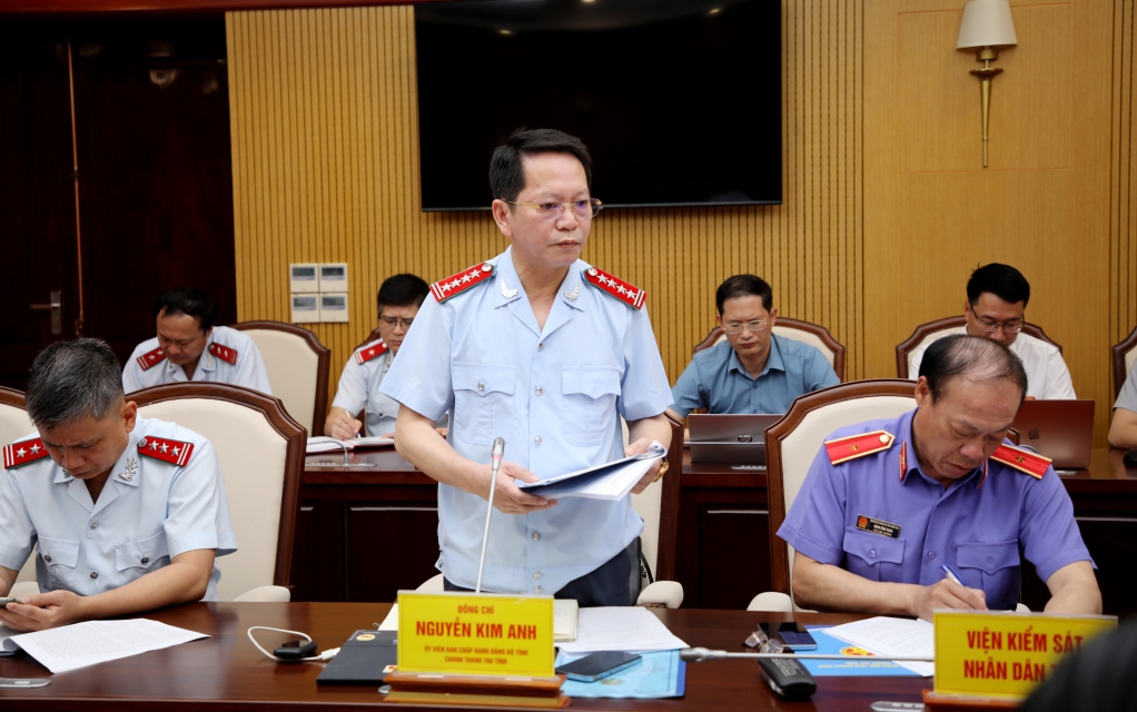 &Ocirc;ng Nguyễn Kim Anh, Ch&aacute;nh Thanh tra tỉnh Quảng Ninh, b&aacute;o c&aacute;o tại buổi l&agrave;m việc