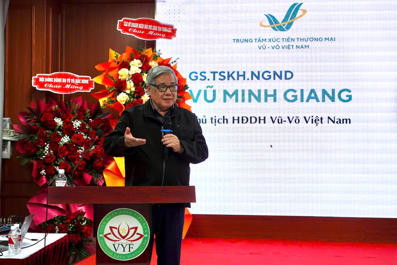 GS.TSKH, NGND Vũ Minh Giang ph&aacute;t biểu tại lễ tổng kết v&agrave; ch&uacute;c mừng kỷ niệm 1 năm th&agrave;nh lập Trung t&acirc;m X&uacute;c tiến Thương mại Vũ - V&otilde;