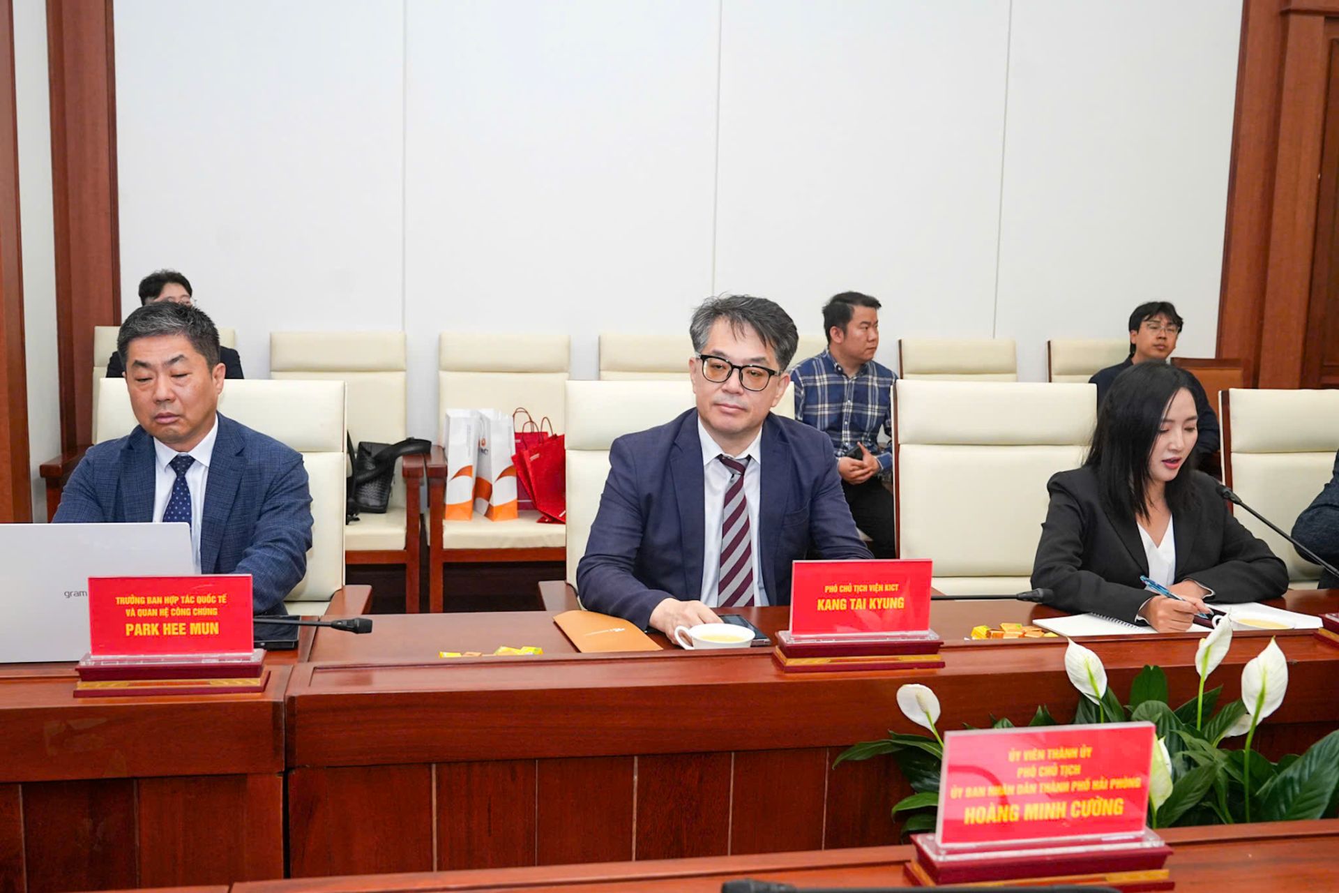 Viện KICT bày tỏ mong muốn được hợp tác sâu rộng với thành phố Hải Phòng trong các lĩnh vực phát triển hạ tầng, công nghệ xây dựng và đặc biệt là đô thị thông minh. Viện KICT bày tỏ mong muốn được hợp tác sâu rộng với thành phố Hải Phòng trong các lĩnh vực phát triển hạ tầng, công nghệ xây dựng và đặc biệt là đô thị thông minh.