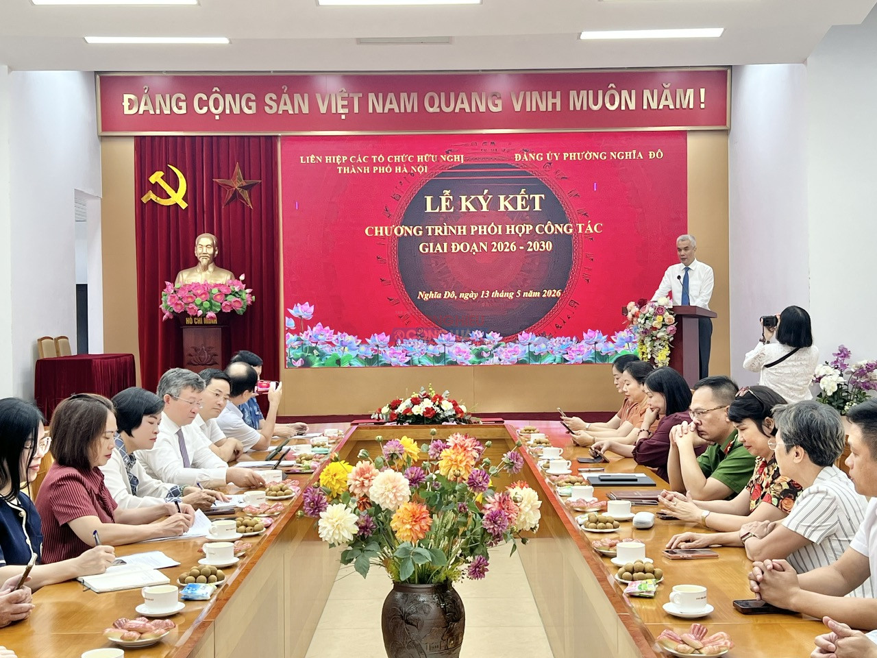 Lễ ký kết hợp tác giữa Liên hiệp các tổ chức hữu nghị Hà Nội và Đảng ủy phường Nghĩa Đô