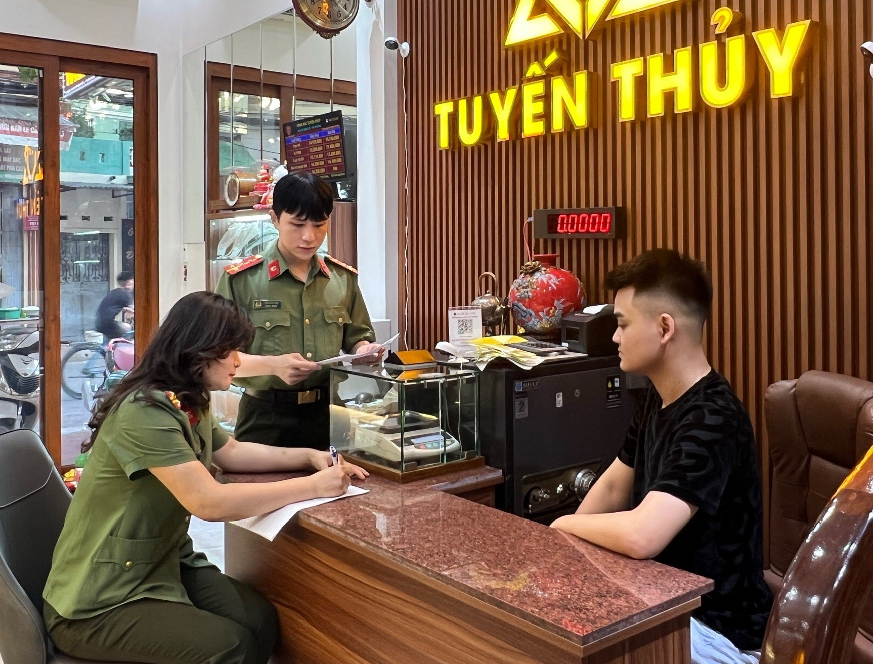 Hải Phòng: Tuyên truyền, phổ biến pháp luật và đảm bảo an ninh thị trường vàng, bạc, đá quý