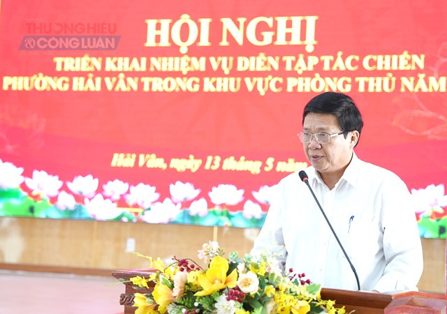Đồng ch&iacute; Nguyễn Th&uacute;c Dũng, Ph&oacute; B&iacute; thư Đảng uỷ, Chủ tịch UBND phường Hải V&acirc;n qu&aacute;n triệt c&aacute;c Chỉ thị, Nghị quyết tại hội nghị.