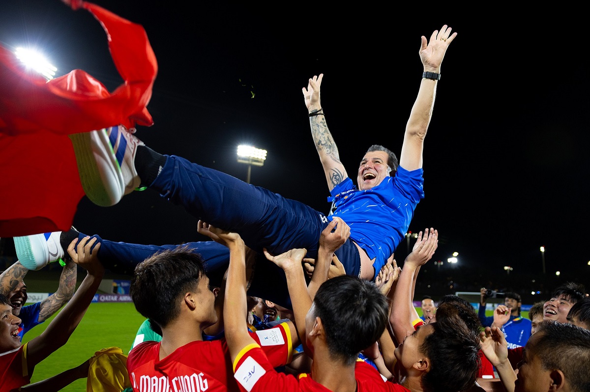 HLV Cristiano Roland hiện cũng đang làm công tác đào tạo trẻ tại Hà Nội FC. HLV Cristiano Roland hiện cũng đang làm công tác đào tạo trẻ tại Hà Nội FC.