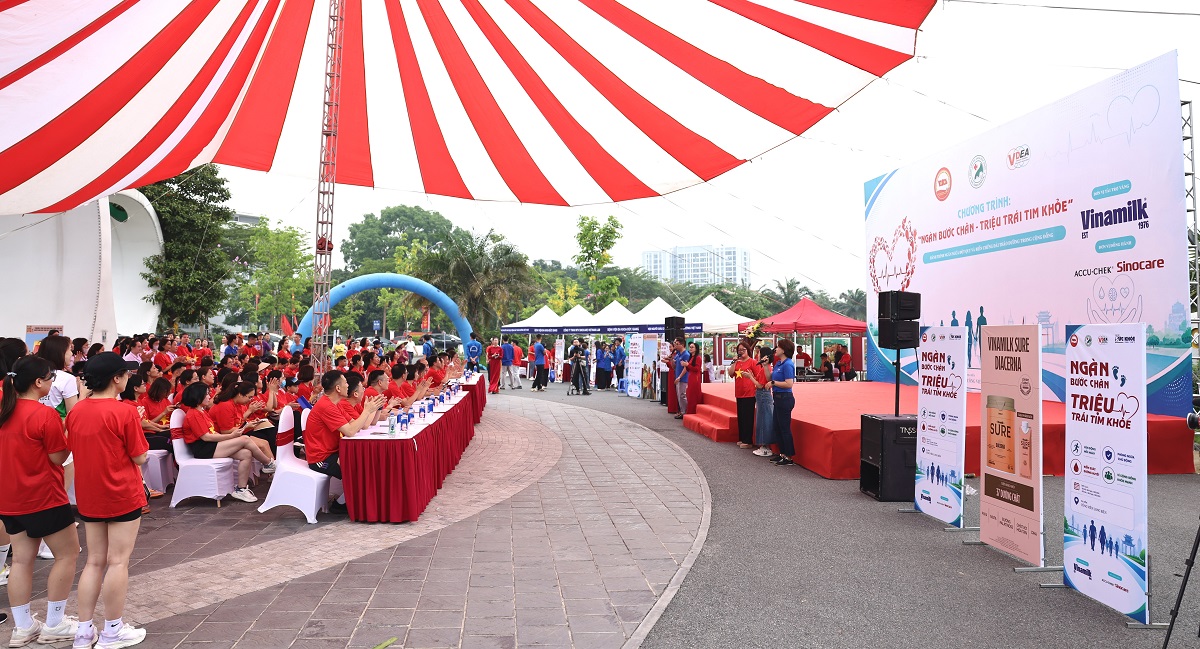 Toàn cảnh chương trình “Ngàn bước chân – Triệu trái tim khỏe” (Ảnh: VN). Toàn cảnh chương trình “Ngàn bước chân – Triệu trái tim khỏe” (Ảnh: VN).