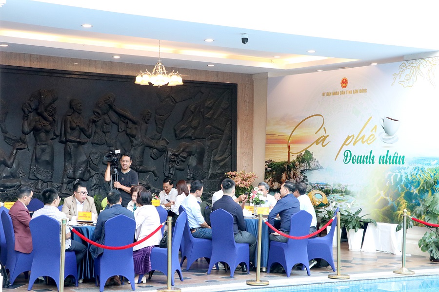 Thông qua chương trình giúp doanh nghiệp chủ động nắm bắt cơ chế, chính sách, hạn chế rủi ro pháp lý trong hoạt động đầu tư và triển khai dự án Thông qua chương trình giúp doanh nghiệp chủ động nắm bắt cơ chế, chính sách, hạn chế rủi ro pháp lý trong hoạt động đầu tư và triển khai dự án