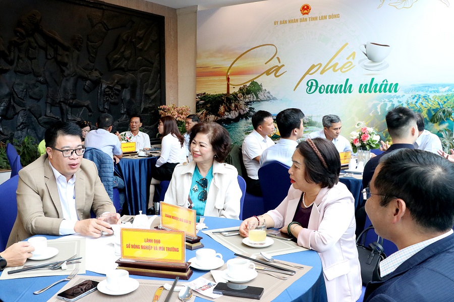 UBND tỉnh tổ chức Chương trình Cà phê Doanh nhân, kỳ 1 với nội dung: “Phổ biến chính sách, quy định mới thuộc lĩnh vực quy hoạch, xây dựng” UBND tỉnh tổ chức Chương trình Cà phê Doanh nhân, kỳ 1 với nội dung: “Phổ biến chính sách, quy định mới thuộc lĩnh vực quy hoạch, xây dựng”