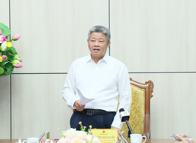 Chủ tịch UBND tỉnh Nguyễn Mạnh Quyền ph&aacute;t biểu chỉ đạo tại cuộc họp.