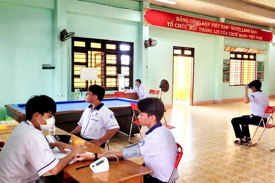 Nội dung khám sức khỏe học sinh được thực hiện theo hướng dẫn của Bộ Y tế. Nội dung khám sức khỏe học sinh được thực hiện theo hướng dẫn của Bộ Y tế.