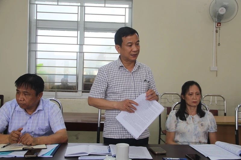 Đại diện l&atilde;nh đạo Trường Đại học Hồng Đức tham gia đ&oacute;ng g&oacute;p &yacute; kiến tại hội thảo.