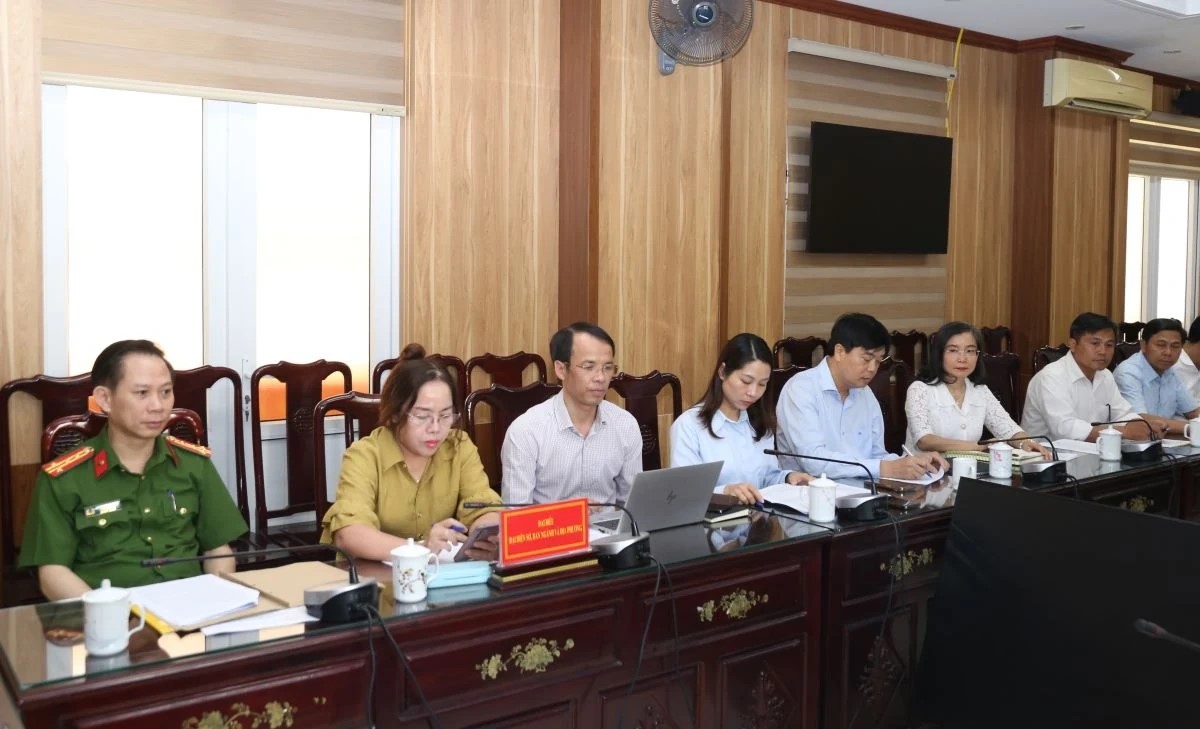 C&aacute;c đại biểu tham dự buổi l&agrave;m việc