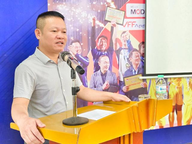 &Ocirc;ng Trần Quang Thưởng - Đại diện l&atilde;nh đạo C&ocirc;ng ty Cổ phần Tập đo&agrave;n Bia Rượu v&agrave; Nước giải kh&aacute;t Sao V&agrave;ng (SAVABECO) ph&aacute;t biểu tại buổi l&agrave;m việc.
