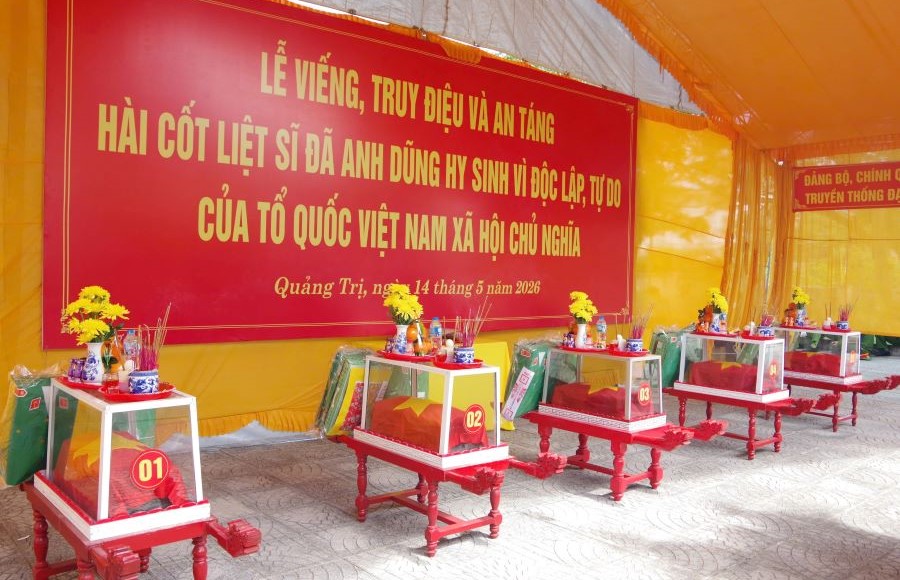 Buổi lễ được tổ chức long trọng và trang nghiêm Buổi lễ được tổ chức long trọng và trang nghiêm