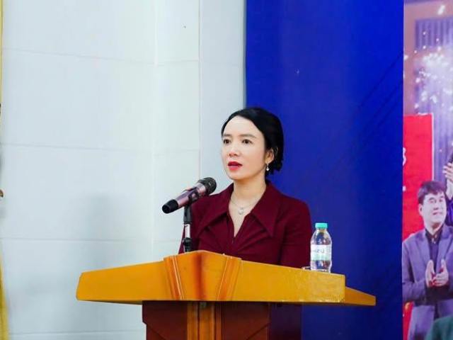 B&agrave; Trần Thị Mỹ Hạnh - Uỷ vi&ecirc;n Ban Chấp h&agrave;nh Đảng bộ tỉnh, Gi&aacute;m đốc Sở Văn ho&aacute;, Thể thao v&agrave; Du lịch Nghệ An ph&aacute;t biểu tại buổi l&agrave;m việc.