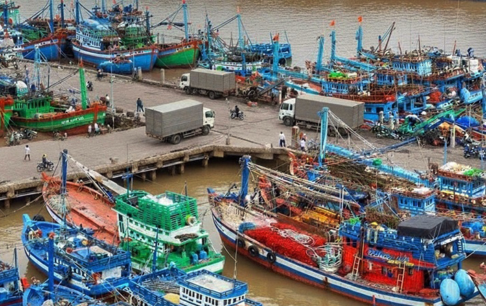 Tàu đánh bắt thủy hải sản neo đậu tại cảng Trần Đề Tàu đánh bắt thủy hải sản neo đậu tại cảng Trần Đề