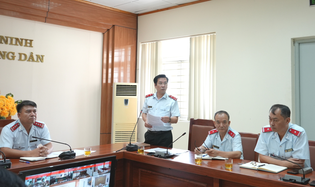 Trưởng đo&agrave;n Đo&agrave;n Thanh tra (Thanh tra tỉnh Quảng Ninh) c&ocirc;ng bố quyết định thanh tra