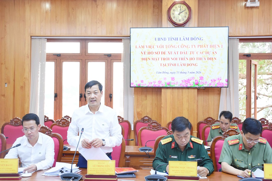 Ủy vi&ecirc;n Ban Thường vụ Tỉnh ủy, Ph&oacute; Chủ tịch Thường trực UBND tỉnh L&ecirc; Trọng Y&ecirc;n ph&aacute;t biểu tại buổi l&agrave;m việc