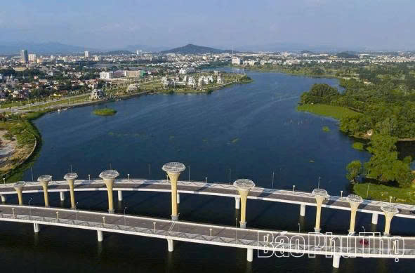 Quy hoạch đô thị Phú Thọ bảo đảm đồng bộ kết cấu hạ tầng, hướng tới đô thị văn minh, hiện đại và đáng sống. Quy hoạch đô thị Phú Thọ bảo đảm đồng bộ kết cấu hạ tầng, hướng tới đô thị văn minh, hiện đại và đáng sống.