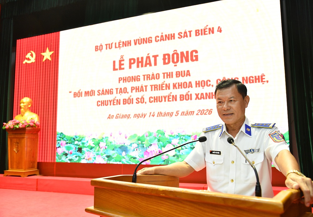 Đại t&aacute; Nguyễn Th&aacute;i Dương, Ủy vi&ecirc;n Ban thường vụ, Ph&oacute; ch&iacute;nh ủy, Ph&oacute; chủ tịch thường trực Hội đồng thi đua khen thưởng BTL V&ugrave;ng ph&aacute;t động phong tr&agrave;o thi đua