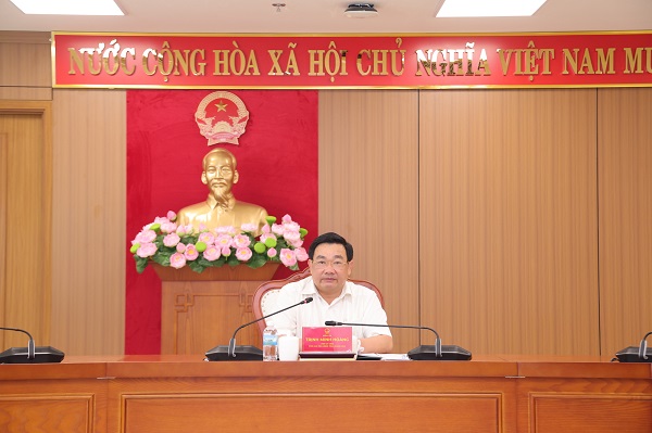 &Ocirc;ng Trịnh Minh Ho&agrave;ng &ndash; Ph&oacute; Chủ tịch UBND tỉnh Kh&aacute;nh H&ograve;a chủ tr&igrave; cuộc họp