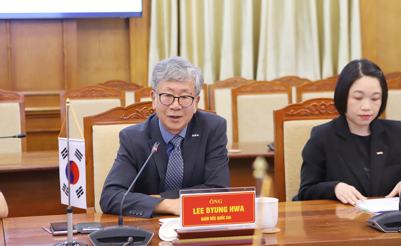 Ông Lee Byung Hwa phát biểu tại lễ ký kết. Ông Lee Byung Hwa phát biểu tại lễ ký kết.