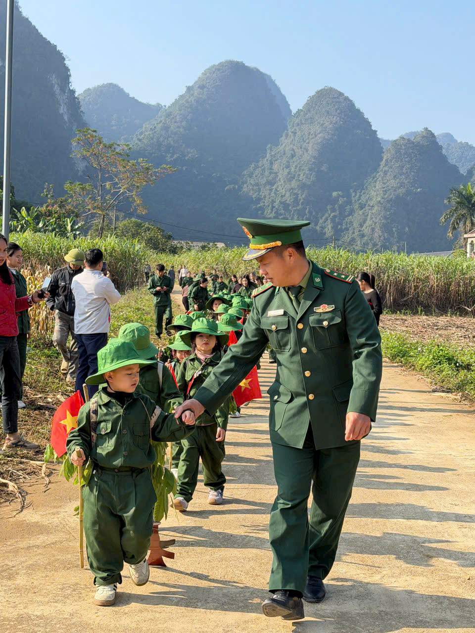 Trải nghiệm chúng em tập làm chiến sĩ cho học sinh trường mầm non Đức Long Trải nghiệm chúng em tập làm chiến sĩ cho học sinh trường mầm non Đức Long