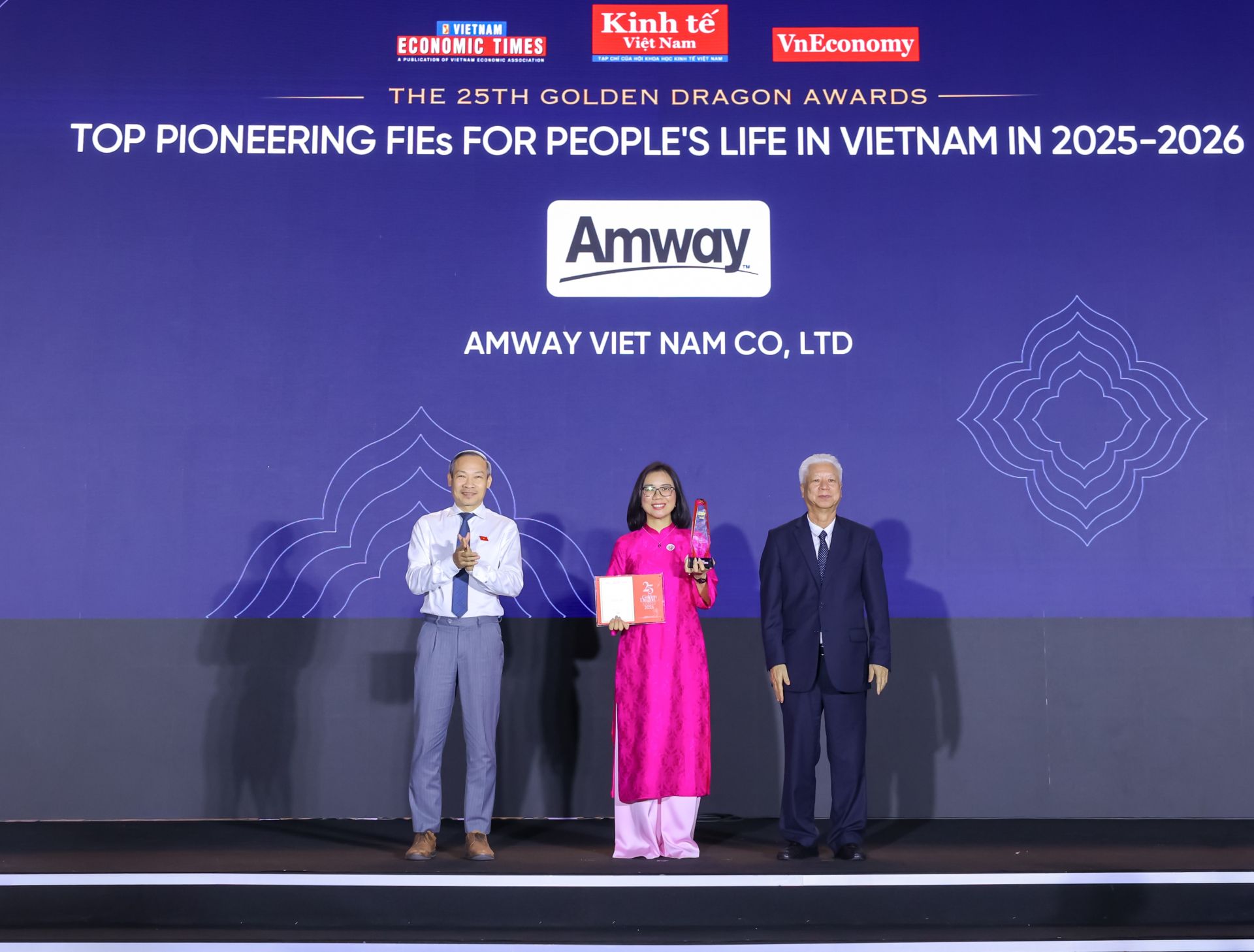 Amway Việt Nam lần thứ 10 được vinh danh tại Giải thưởng Rồng Vàng