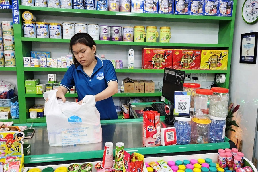 K&ecirc; khai thuế, hộ kinh doanh tại phường quản l&yacute; doanh thu b&aacute;n h&agrave;ng thuận lợi hơn. Ảnh: