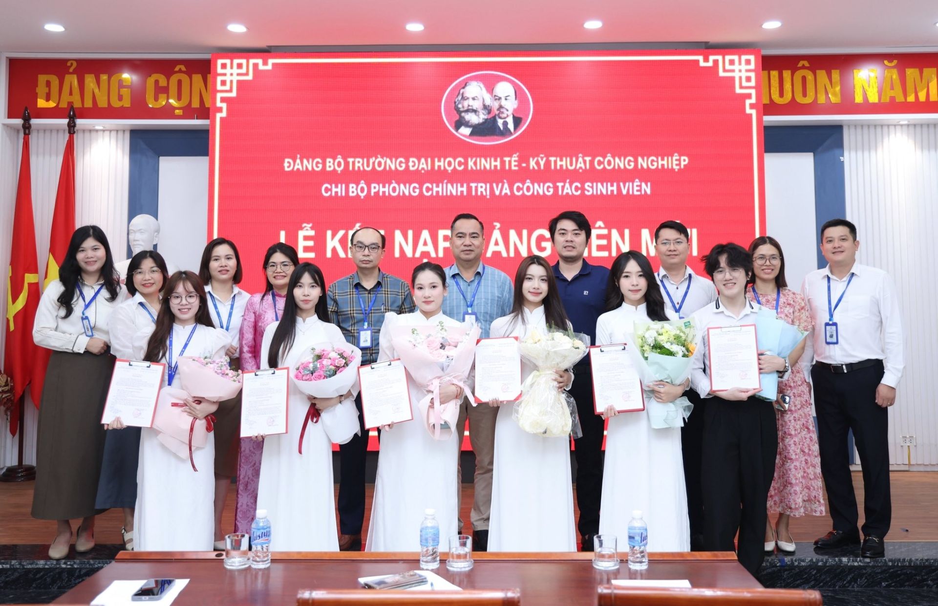 Ninh Bình tăng “sức trẻ” cho Đảng từ trường học