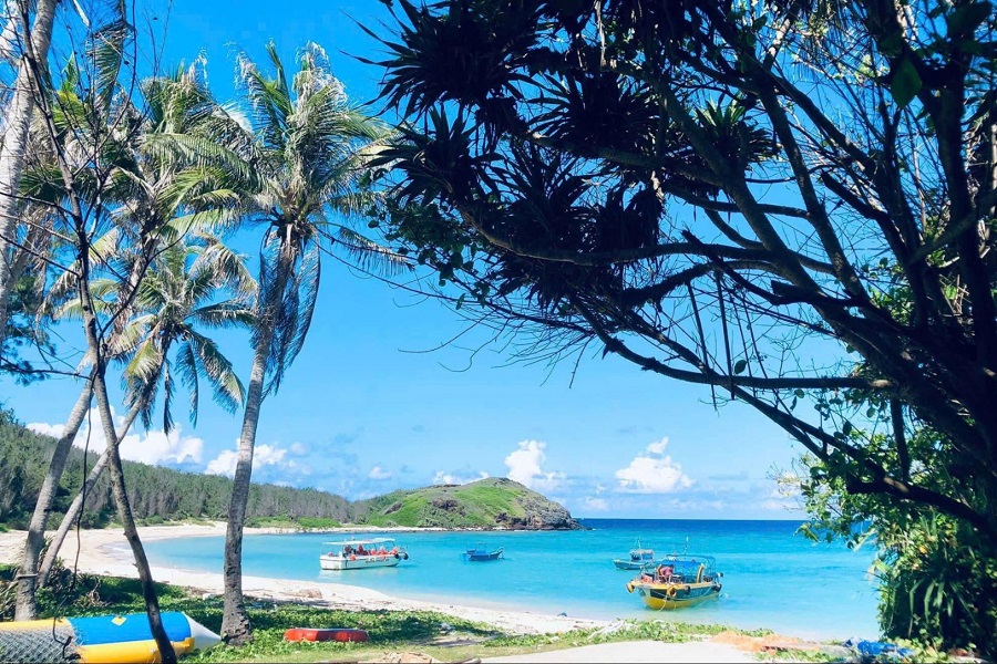 Phú Quý với biển xanh, nhiều nét hoang sơ đã và đang được du khách trong, ngoài nước lựa chọn trải nghiệm Phú Quý với biển xanh, nhiều nét hoang sơ đã và đang được du khách trong, ngoài nước lựa chọn trải nghiệm