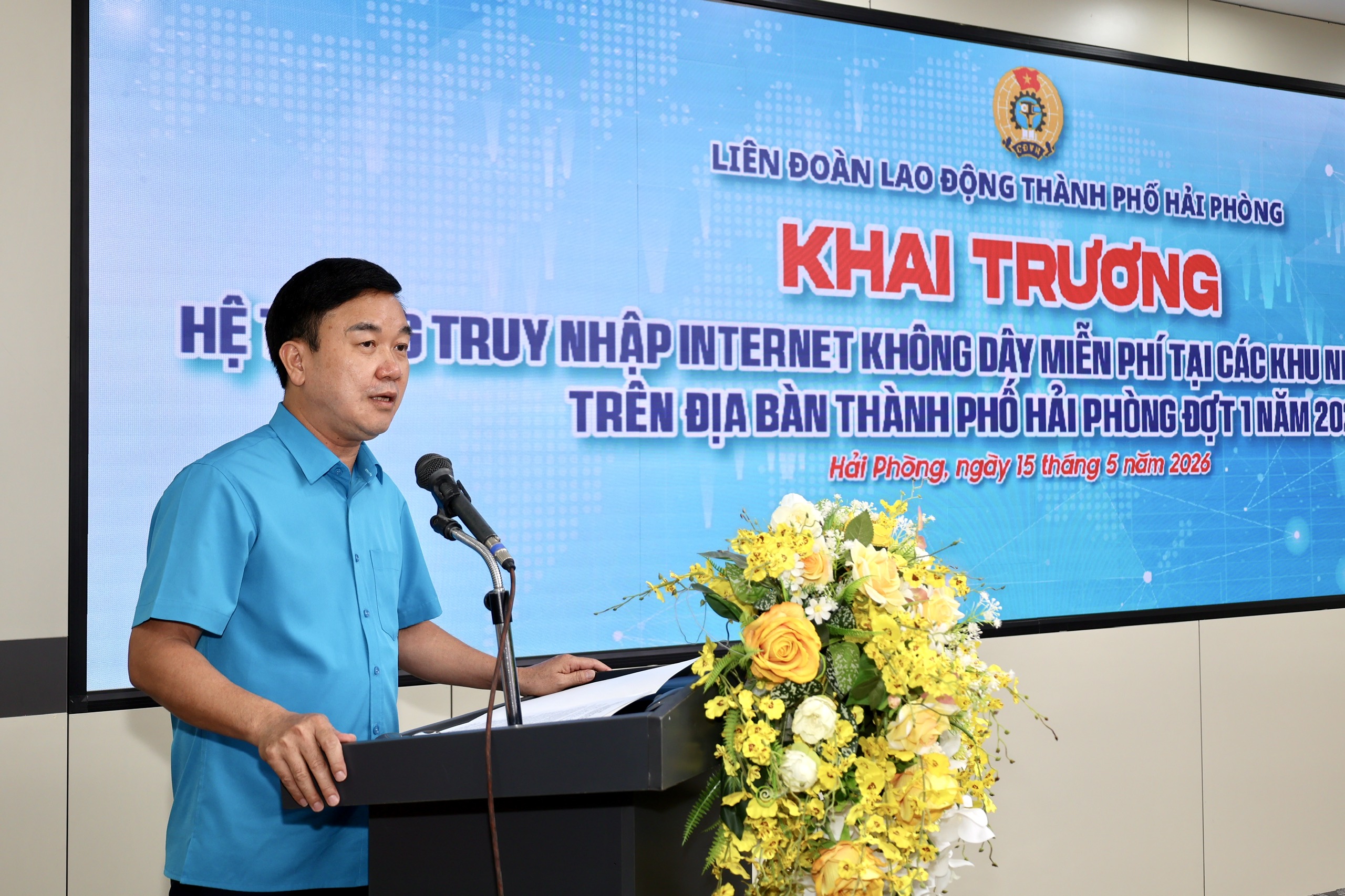 &Ocirc;ng Nguyễn Văn Quyết, Ph&oacute; Chủ tịch Thường trực LĐLĐ th&agrave;nh phố ph&aacute;t biểu tại buổi Lễ.