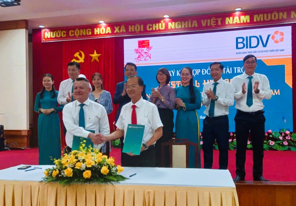Lễ k&yacute; kết