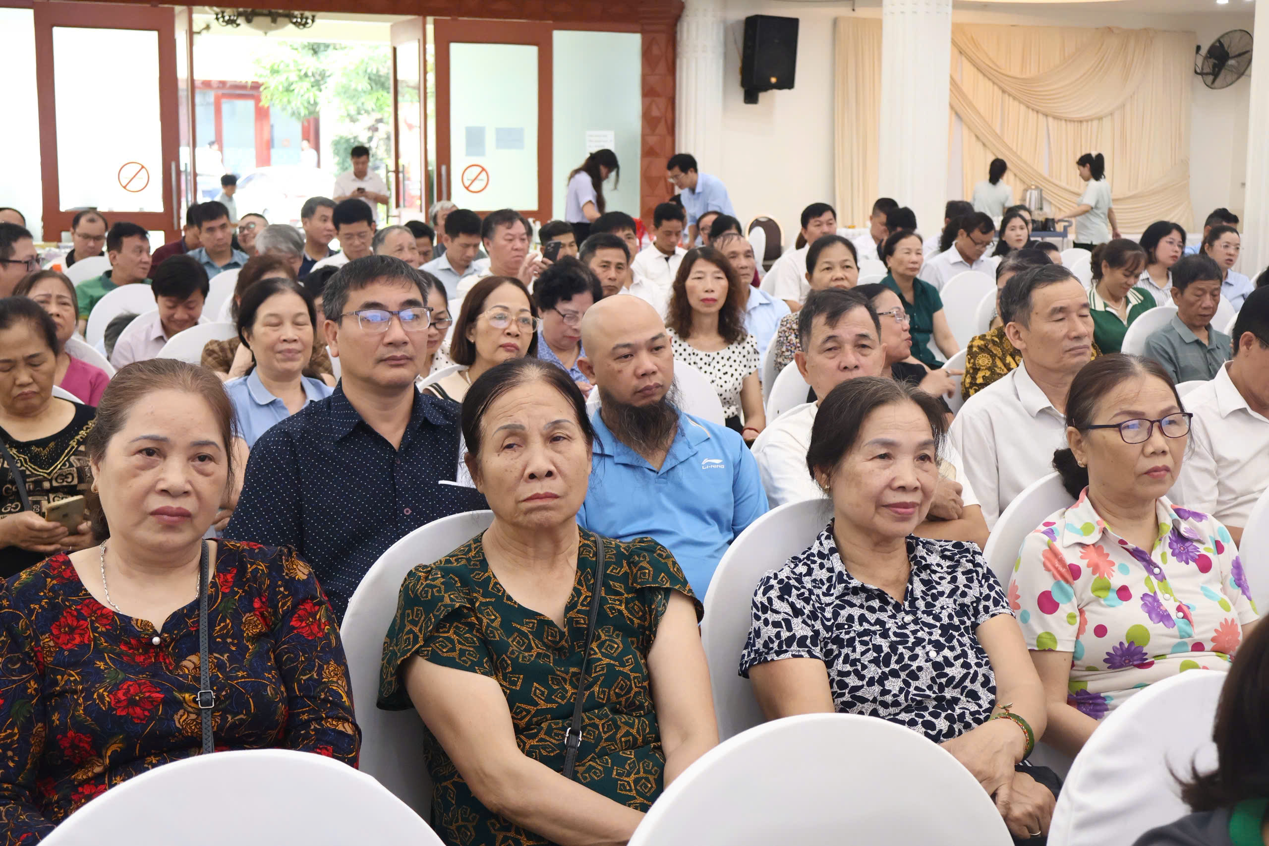 Hội nghị c&oacute; sự tham gia của c&aacute;n bộ hội, đo&agrave;n thể tại cơ sở - những tuy&ecirc;n truyền vi&ecirc;n t&iacute;ch cực trong gi&uacute;p người d&acirc;n n&acirc;ng cao kỹ năng ti&ecirc;u d&ugrave;ng an to&agrave;n.