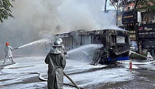 Hà Nội siết phòng cháy xe buýt sau vụ cháy trên phố Lý Thường Kiệt