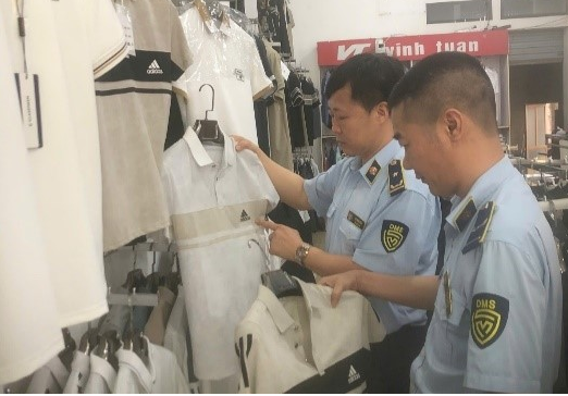 Thanh Hóa: Xử phạt cơ sở kinh doanh quần áo giả mạo thương hiệu Adidas tại Cẩm Thủy