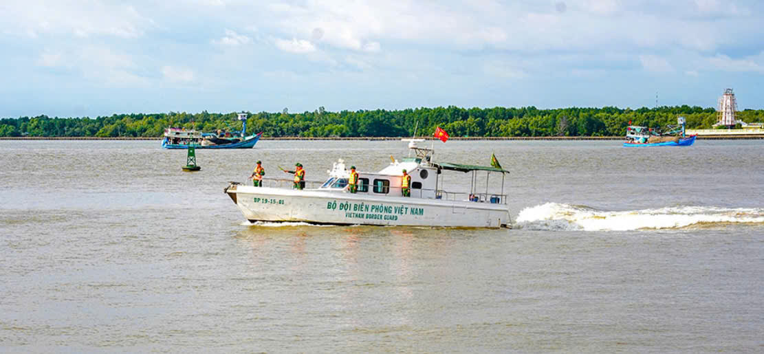 Lực lượng BĐBP tỉnh thường xuy&ecirc;n tuần tra kiểm so&aacute;t, chống bu&ocirc;n lậu gian lận thương mại tr&ecirc;n biển.