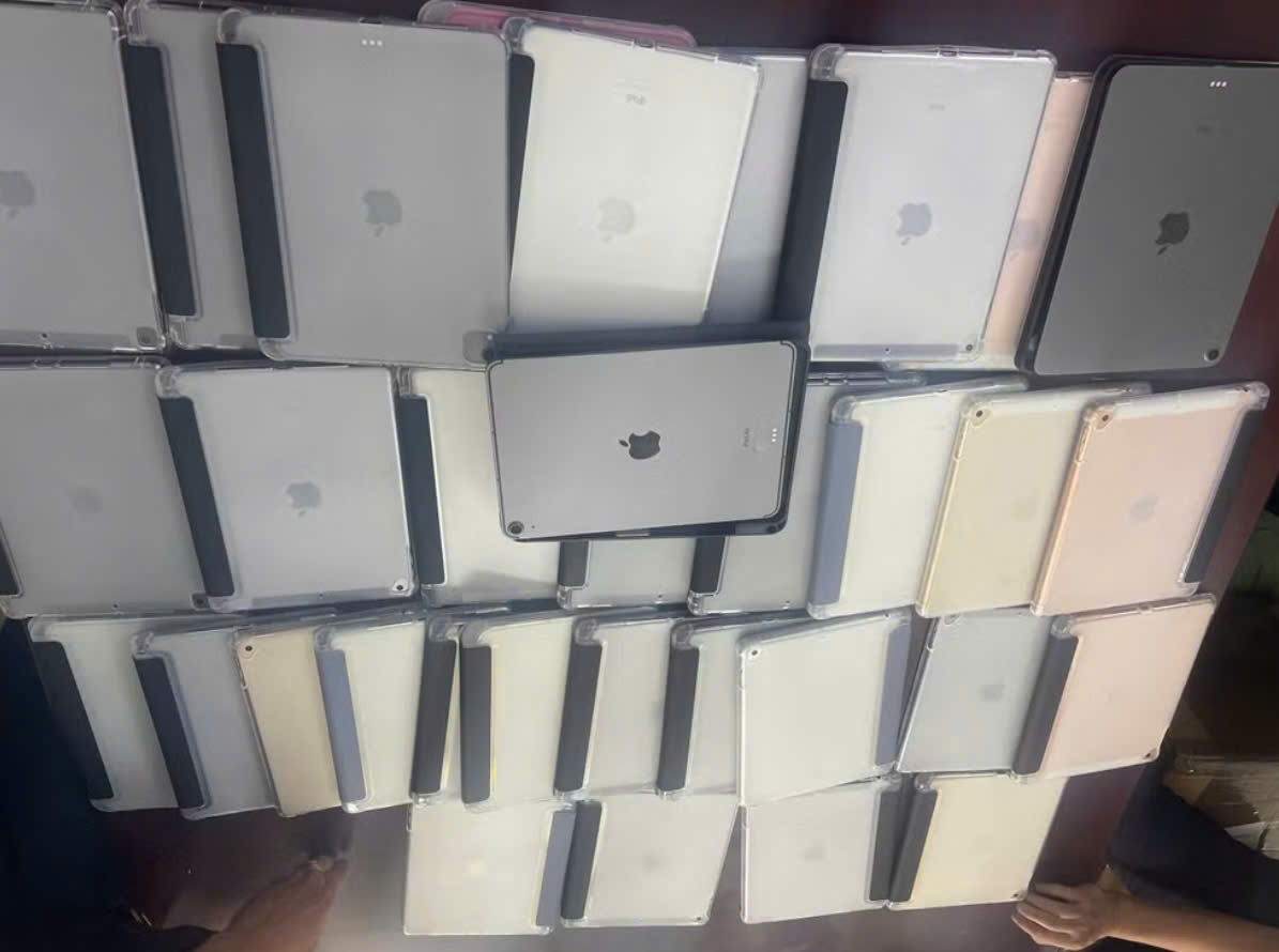 L&ocirc; m&aacute;y t&iacute;nh bảng Apple nghi vấn l&agrave; h&agrave;ng đ&atilde; qua sử dụng bị lực lượng hải quan thu giữ.
