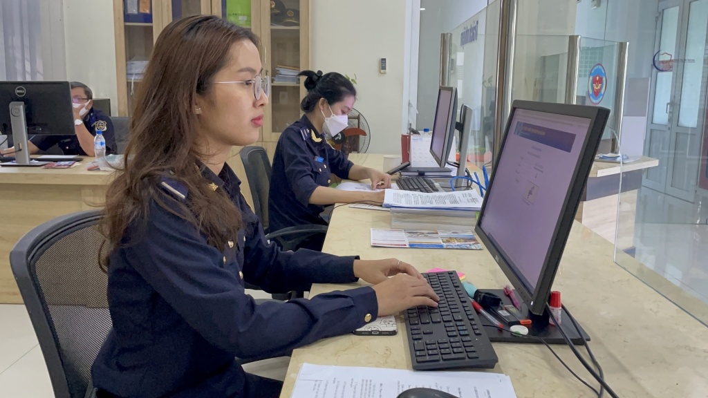 Hoạt động nghiệp vụ của c&ocirc;ng chức Chi cục Hải quan khu vực
