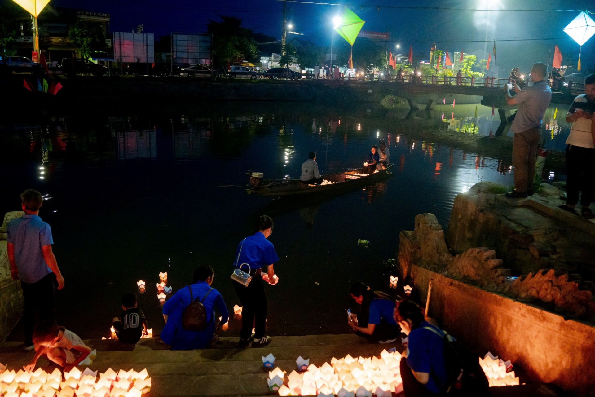 Tr&ecirc;n s&ocirc;ng Phổ Lợi