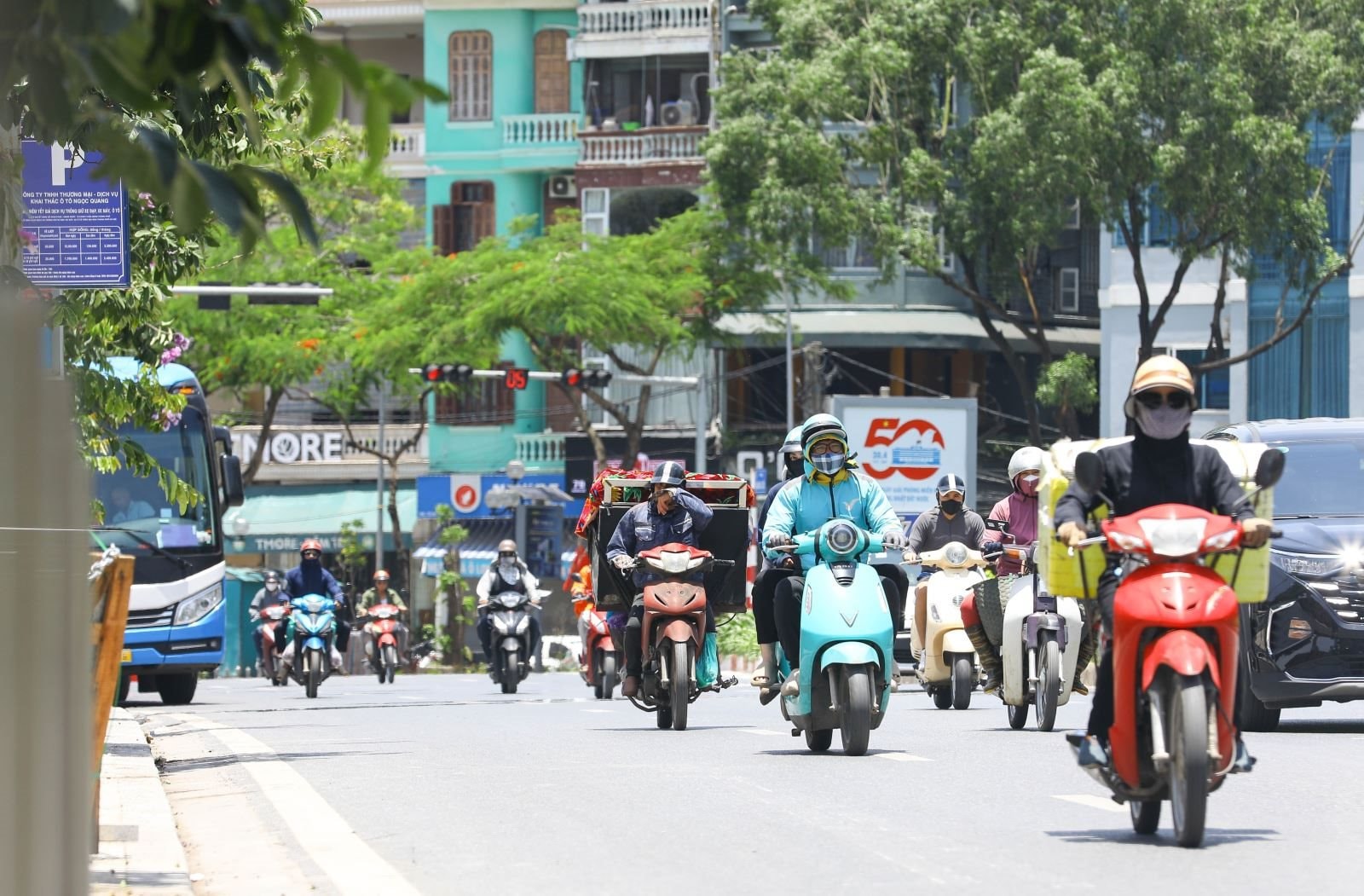 Thời tiết ngày 16/5: Nắng nóng duy trì diện rộng, chiều tối nhiều nơi có mưa giông